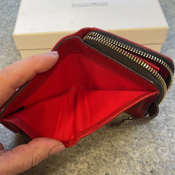Dooney & Bourke small zip around leather wallet - Picture 9 of 12